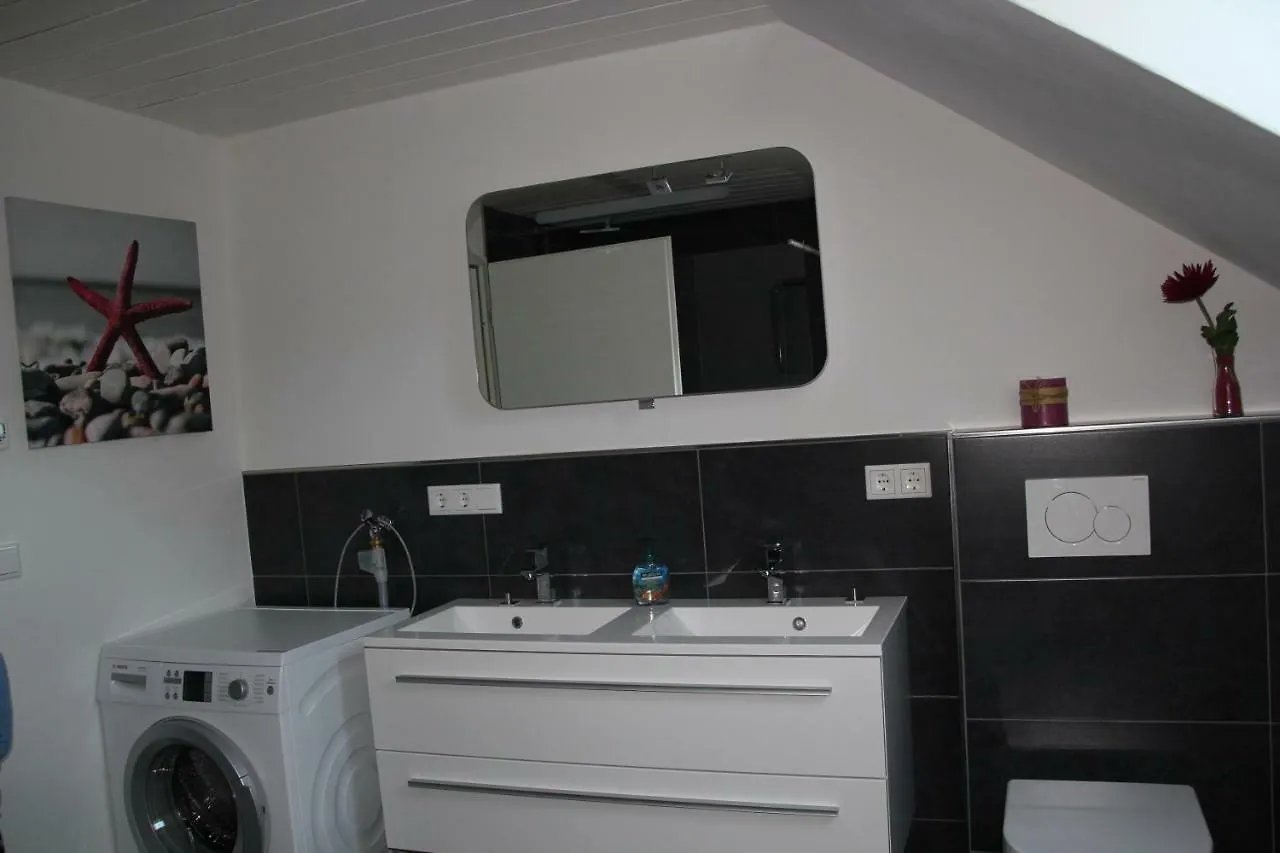 Apartment Ferienwohnung Abersfelder mit Balkon Wildflecken